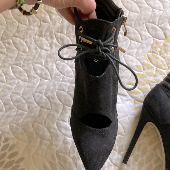 Migato NWOT black high heel ankle boots size 38 never worn. Bought in Greece. - Picture 2 of 10